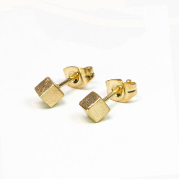 PENDIENTES KADO CUBO DORADOS