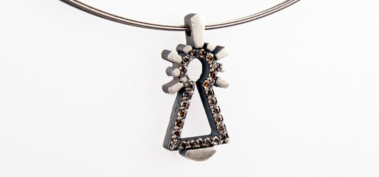 COLGANTE PEQUEÑO VIRGEN DIAMANTES COÑAC