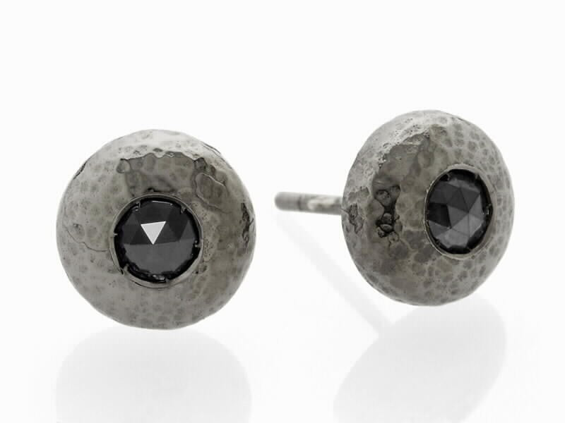 pendientes black boton