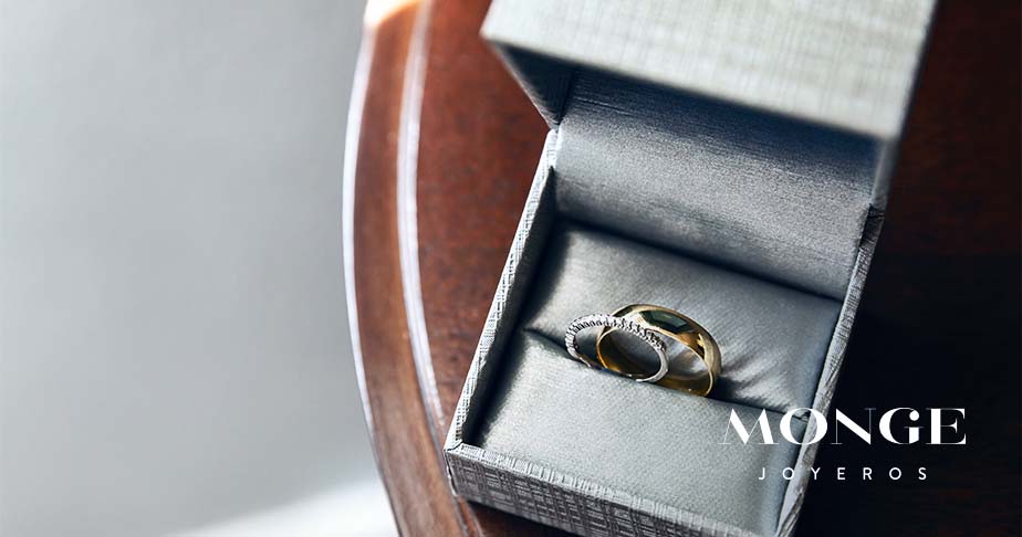 Anillos de compromiso: ¿oro o plata?