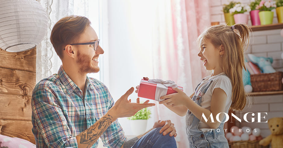 Ideas de regalos para el Día del Padre, ¡acierta con joyas!